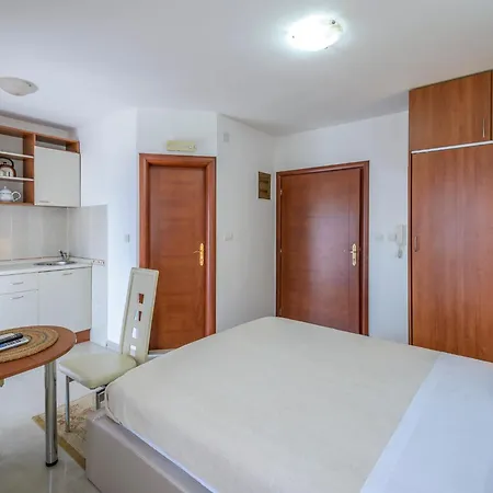 Apartment Captain